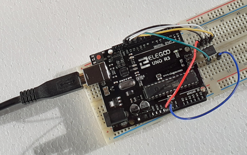 Arduino UNO connected as programmer to ATtiny85